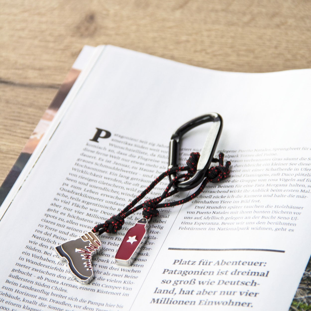 TROIKA Keyring with 2 Charms on a Carabiner HIKING FRIEND